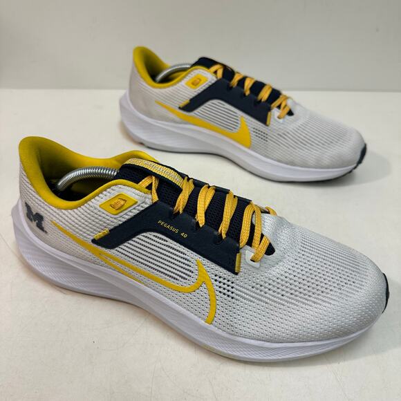 WORN TWICE Nike Zoom Pegasus 40 Michigan Wolverines White / Blue / Maize 11.5 - Picture 5 of 11